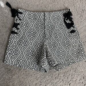GAP For Good High Waist Side Lace-up Gray/white Shorts Size 2